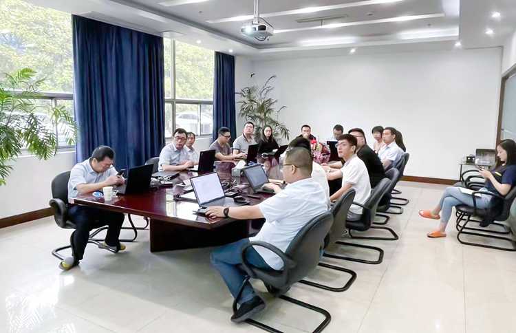 彩虹攜手晶晟科技打造信息化平臺，以科技賦能搶占行業(yè)制高點(diǎn)